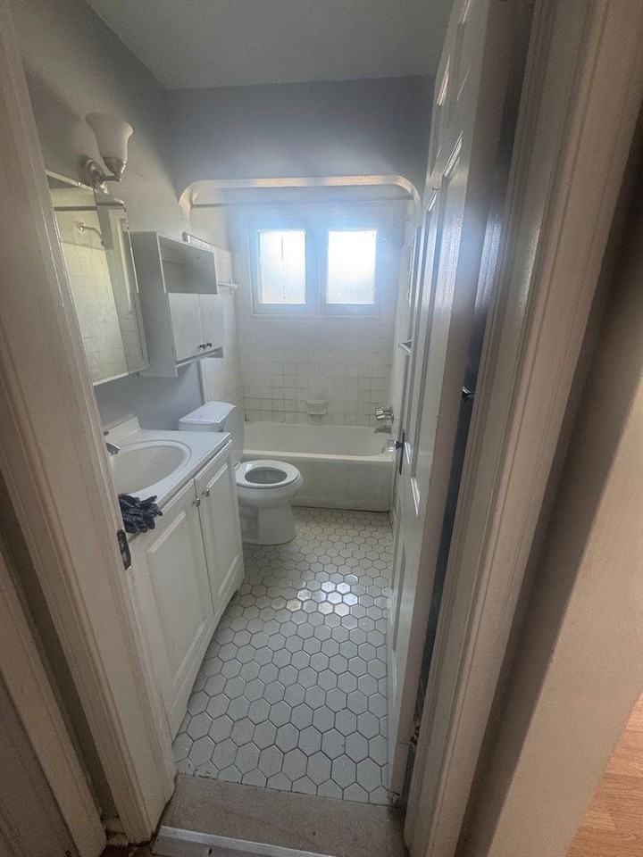 15805 Mendota St - Photo 5 of 7