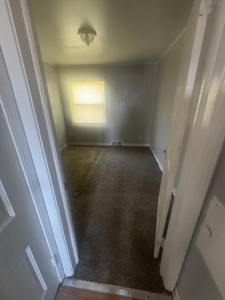 15805 Mendota St - Photo 6 of 7