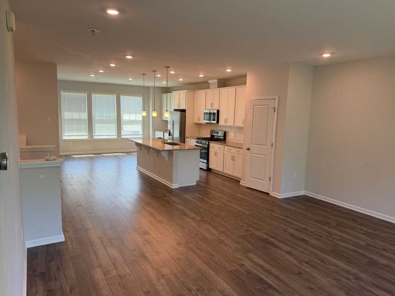 1227 Commack Dr - Photo 2 of 18