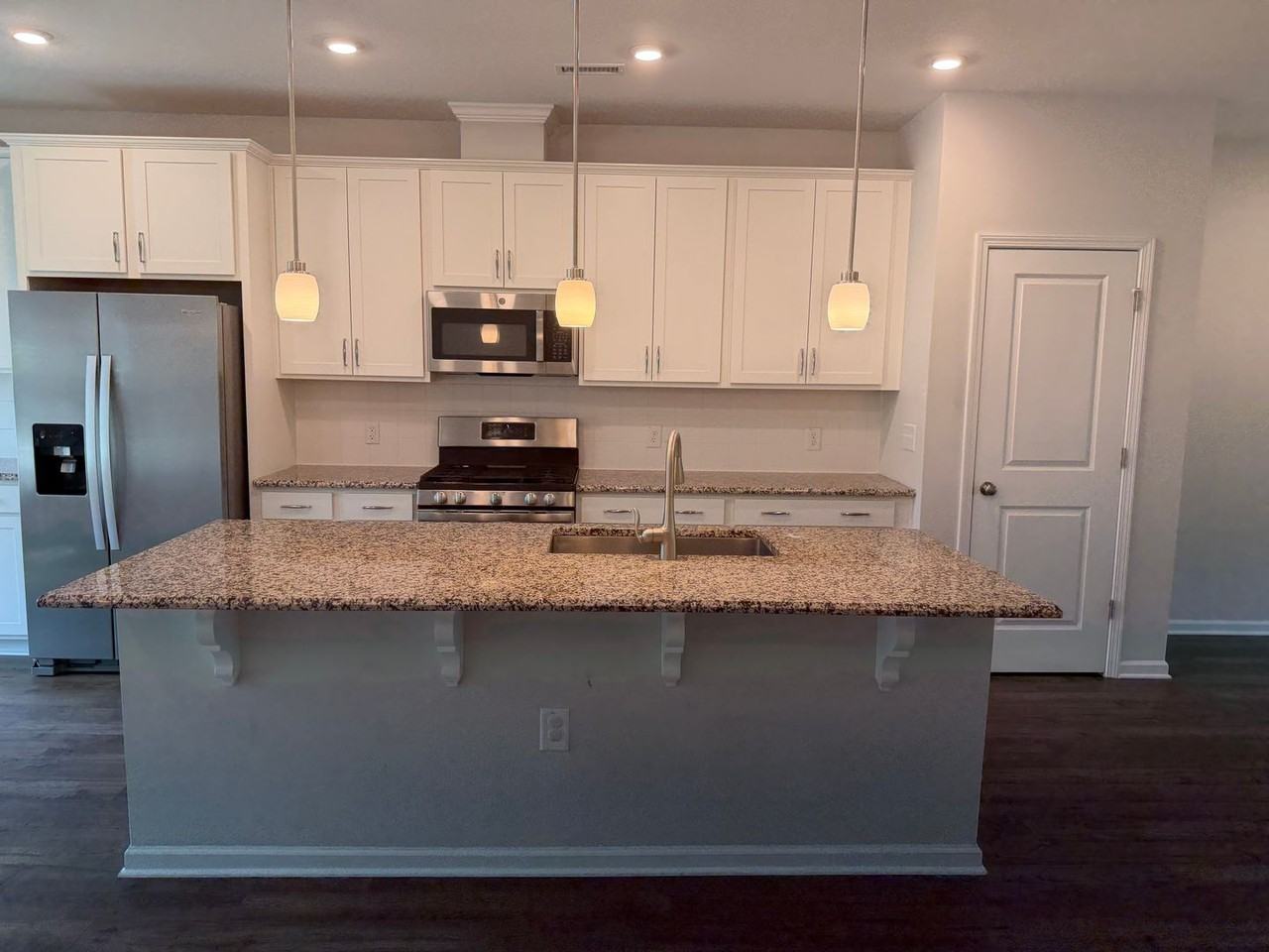 1227 Commack Dr - Photo 4 of 18