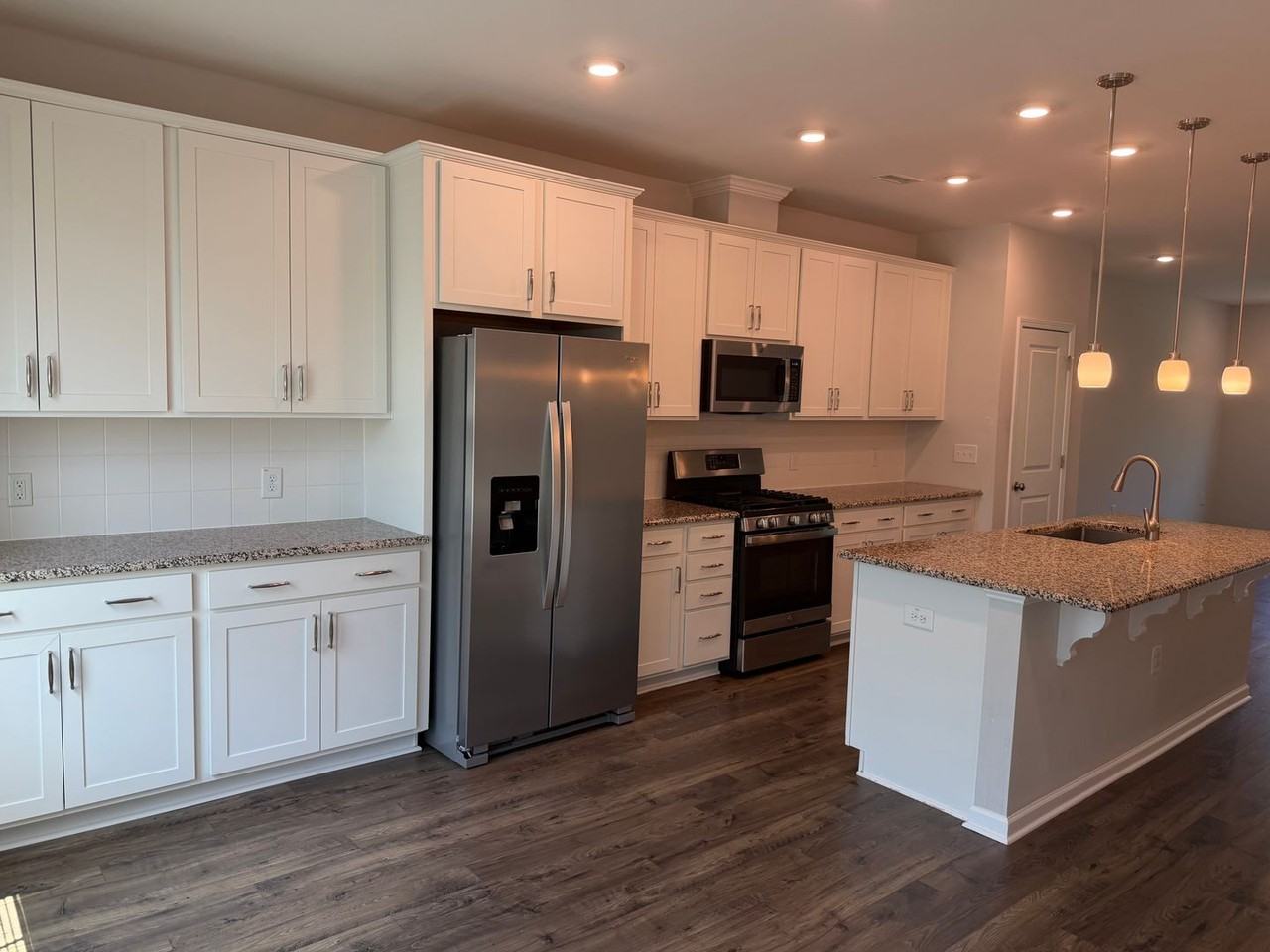 1227 Commack Dr - Photo 5 of 18