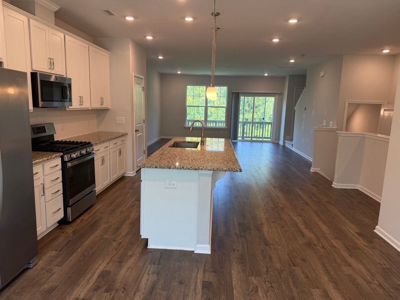 1227 Commack Dr - Photo 6 of 18