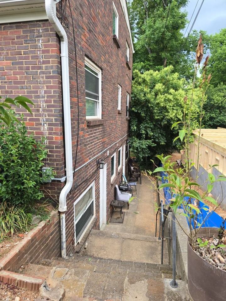 217 Auten St - Photo 2 of 10
