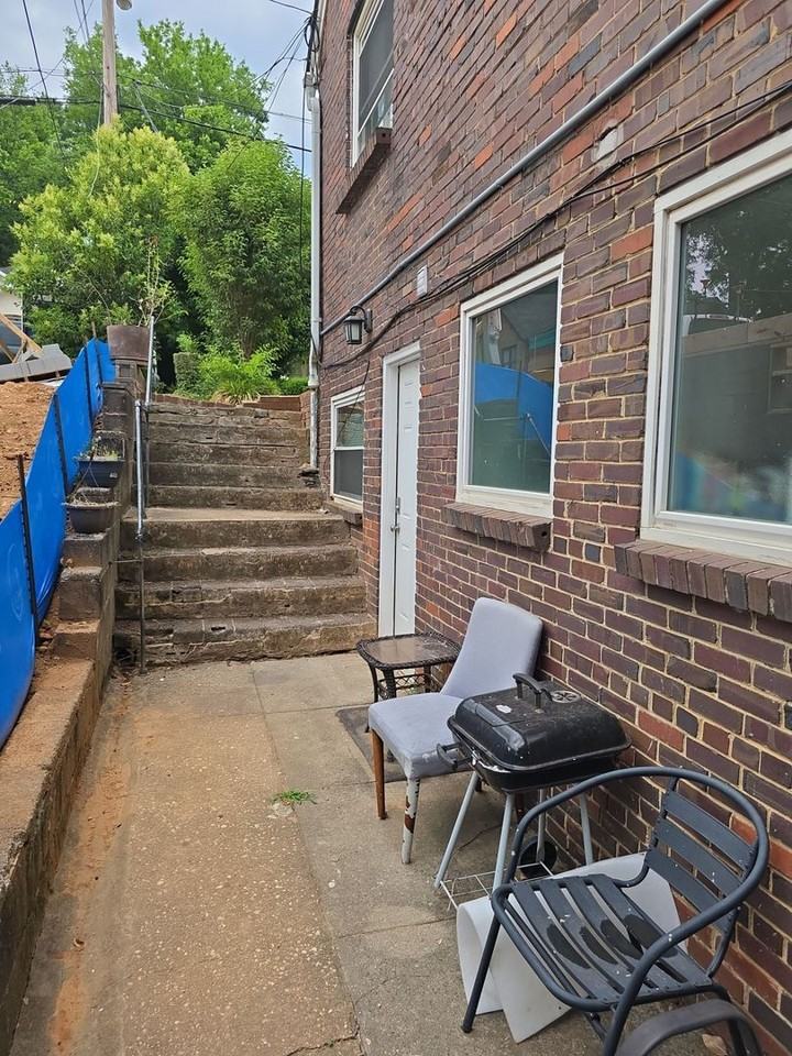 217 Auten St - Photo 3 of 10