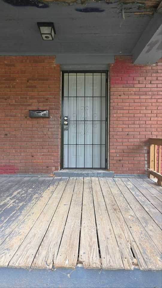 2508 Mersington Ave - Photo 2 of 18