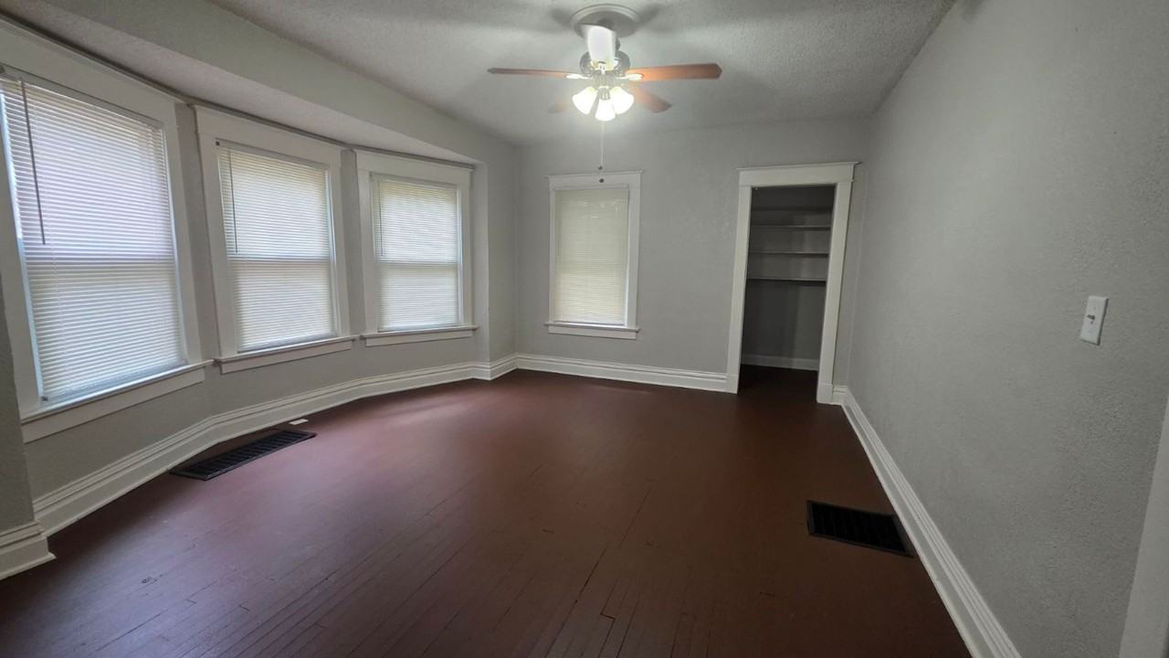 2508 Mersington Ave - Photo 5 of 18
