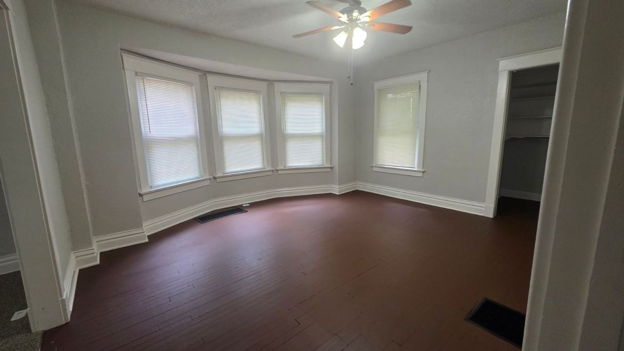 2508 Mersington Ave - Photo 6 of 18