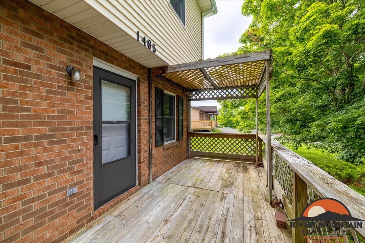 1485 Sandy Cir - Photo 2 of 18