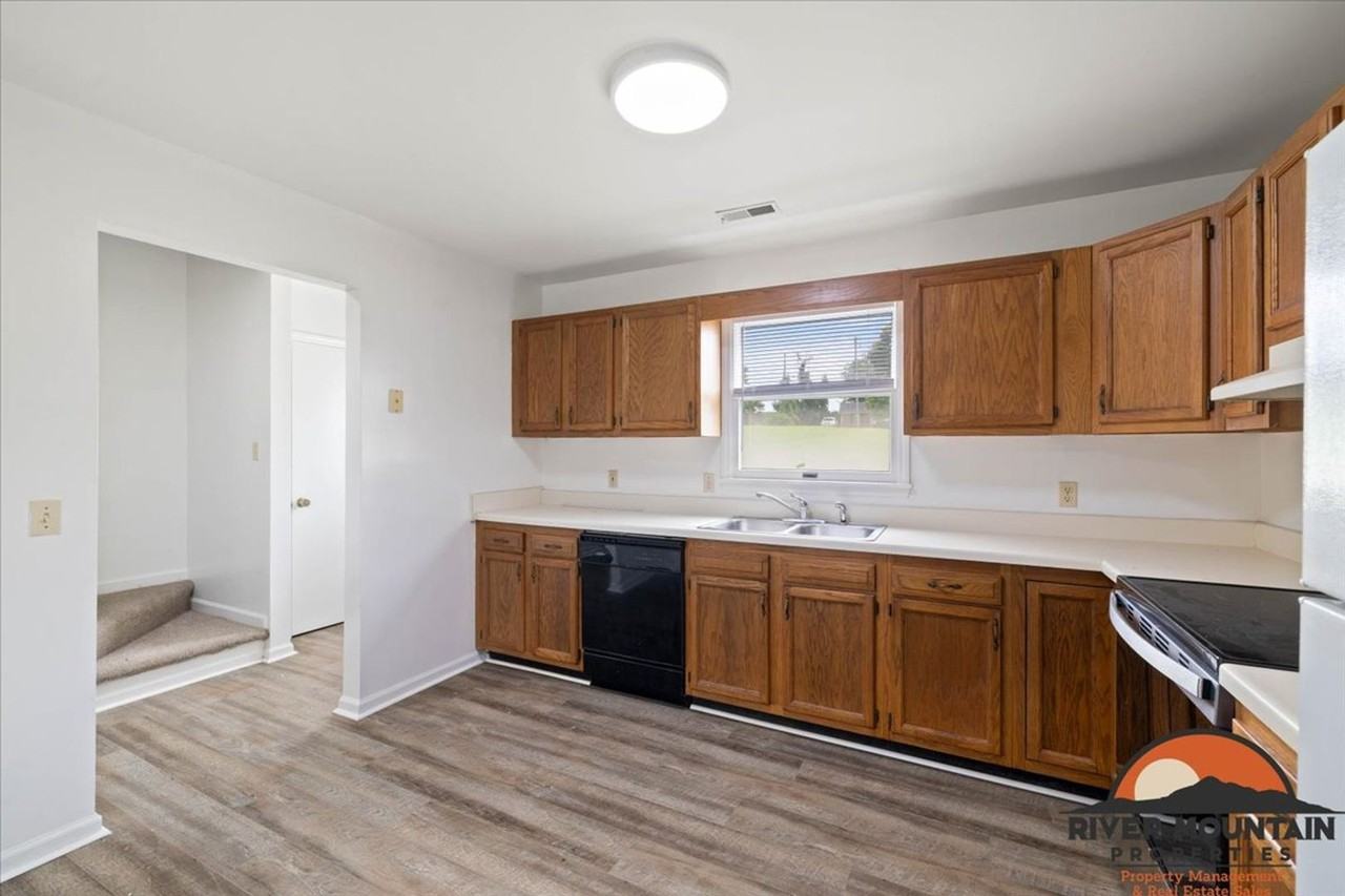 1485 Sandy Cir - Photo 7 of 18