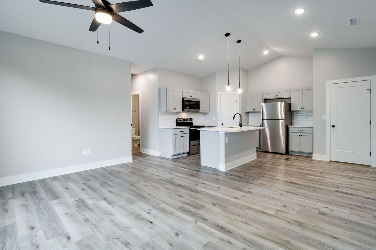 186 S Anna St - Photo 3 of 11
