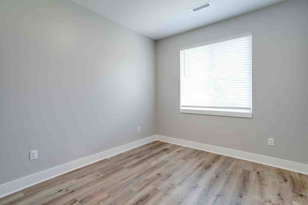 186 S Anna St - Photo 6 of 11