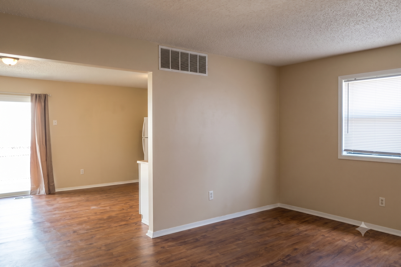 3216 W 27th St S - Photo 3 of 18