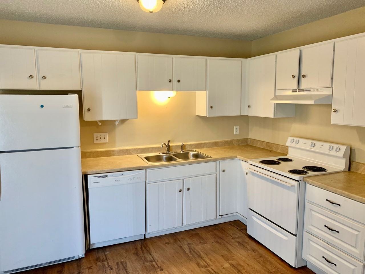 3216 W 27th St S - Photo 4 of 18