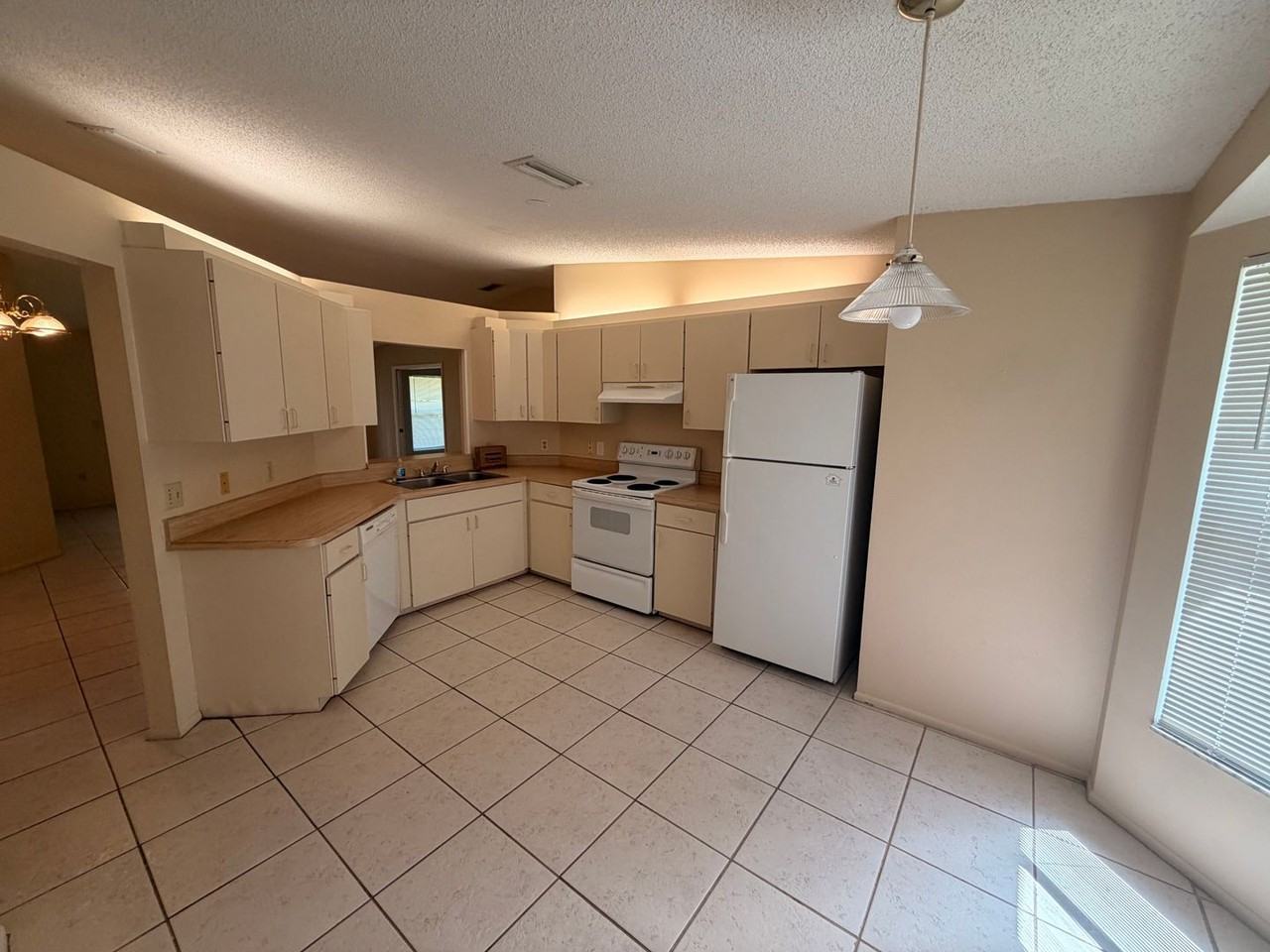 4008 Palau Dr - Photo 4 of 14