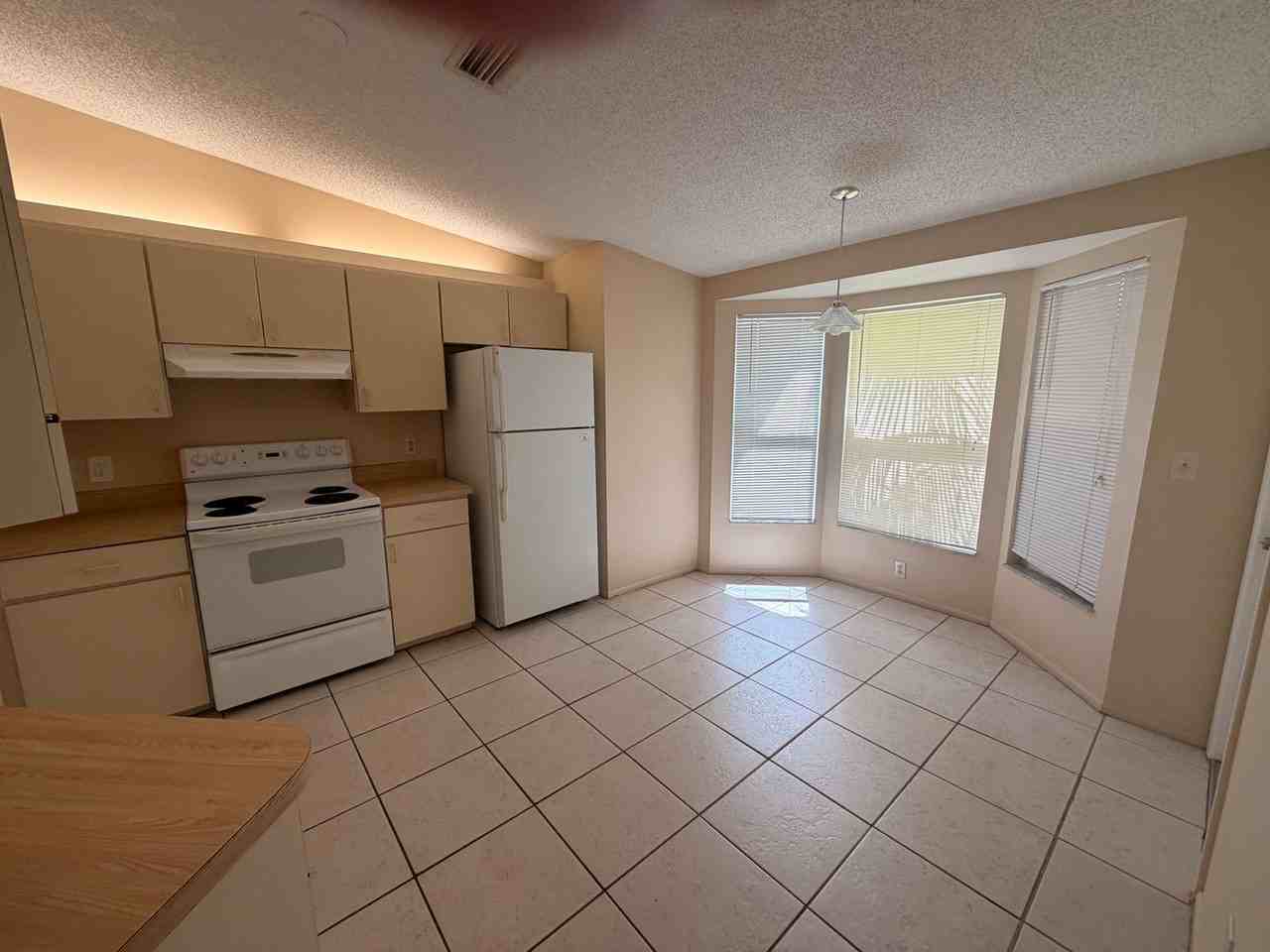 4008 Palau Dr - Photo 5 of 14