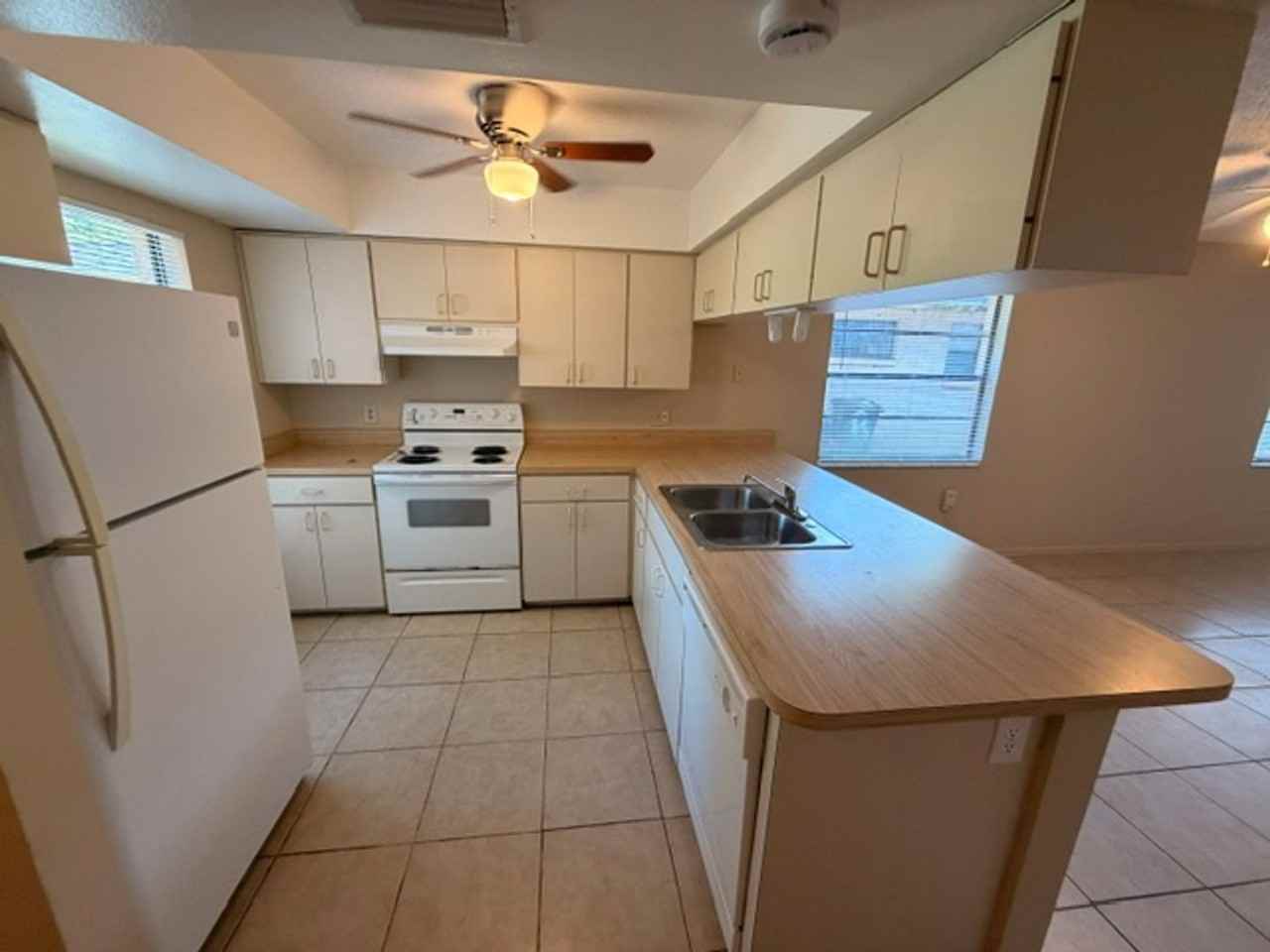 4445 Worcester Rd - Photo 3 of 19
