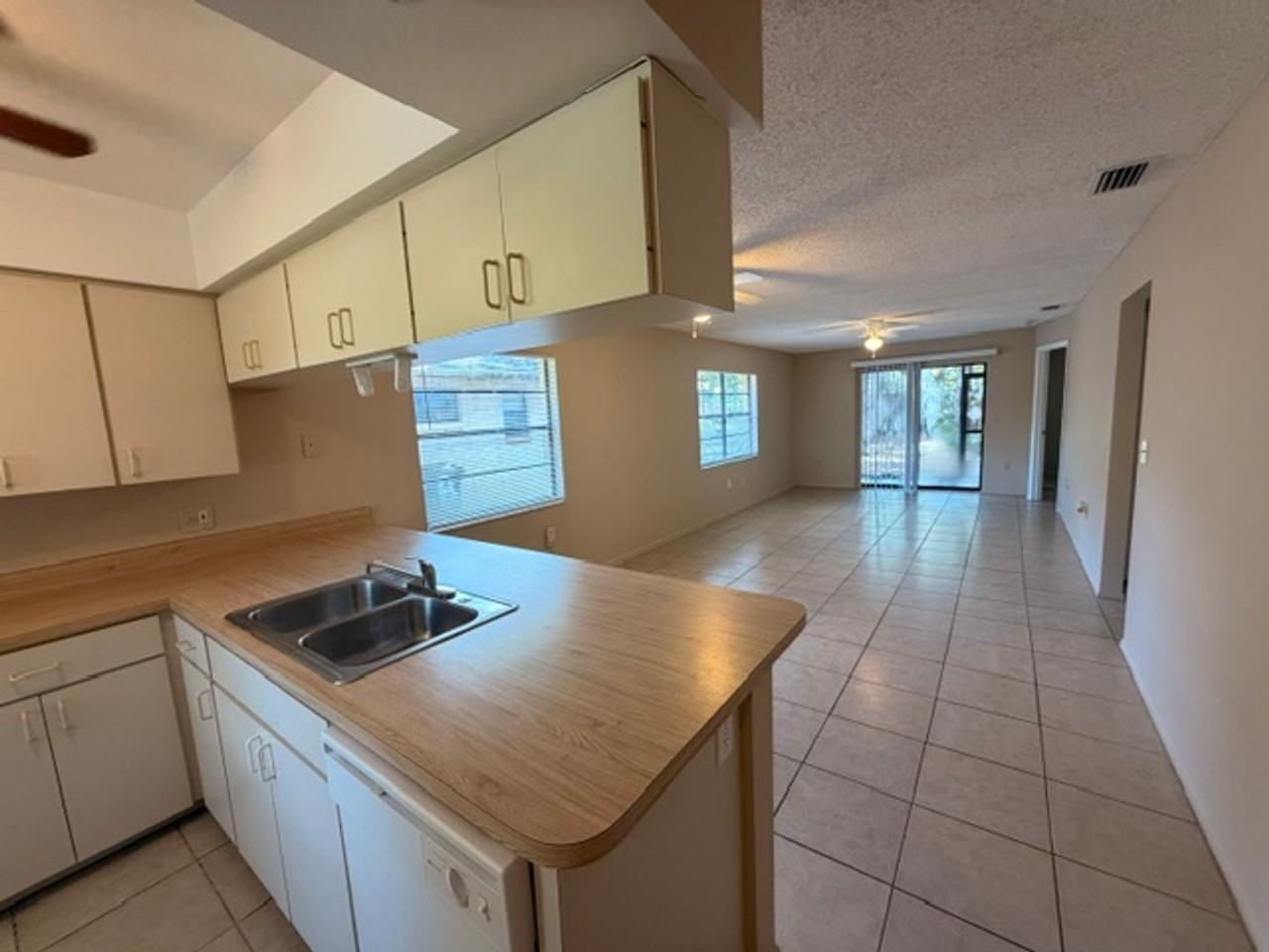 4445 Worcester Rd - Photo 4 of 19