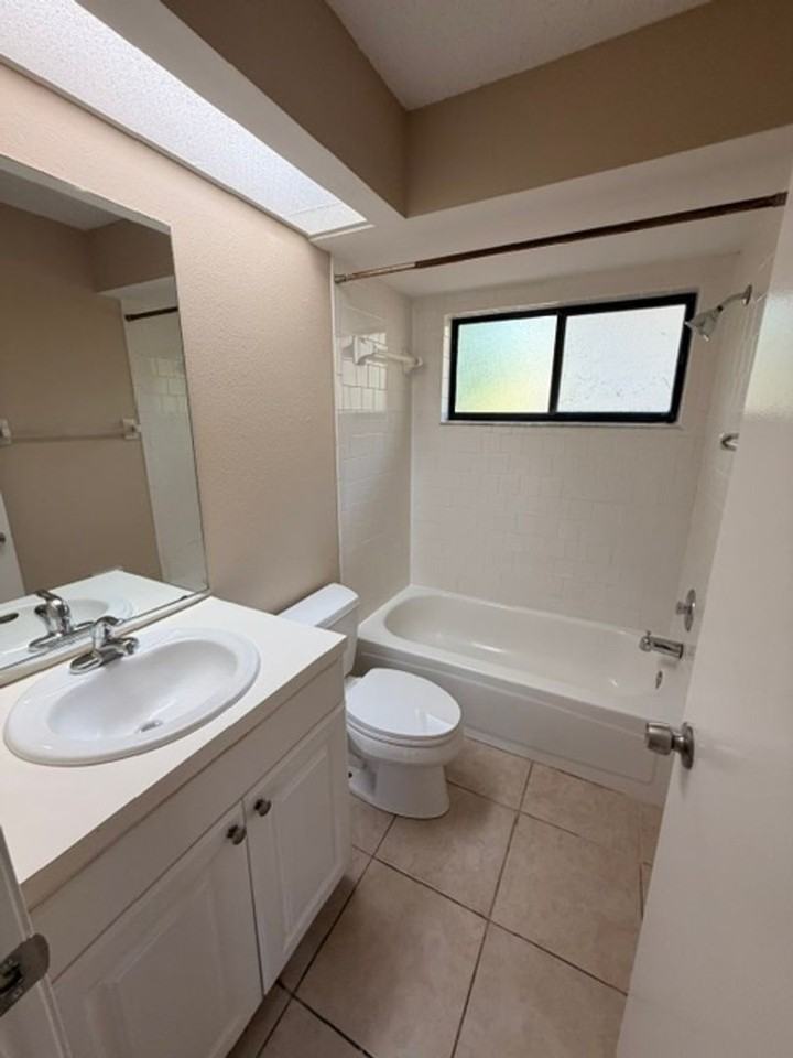 4445 Worcester Rd - Photo 6 of 19