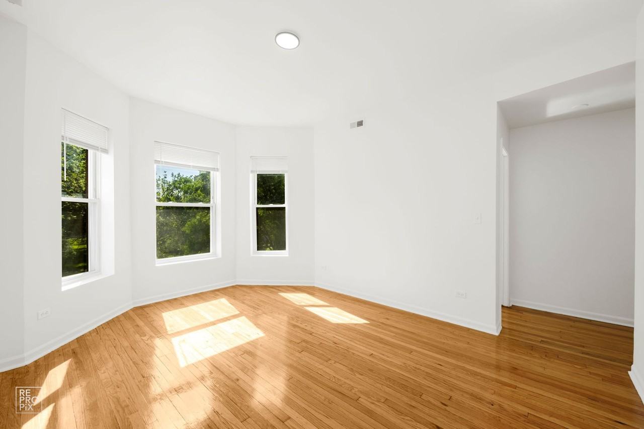 5718 S Wabash - Photo 3 of 21