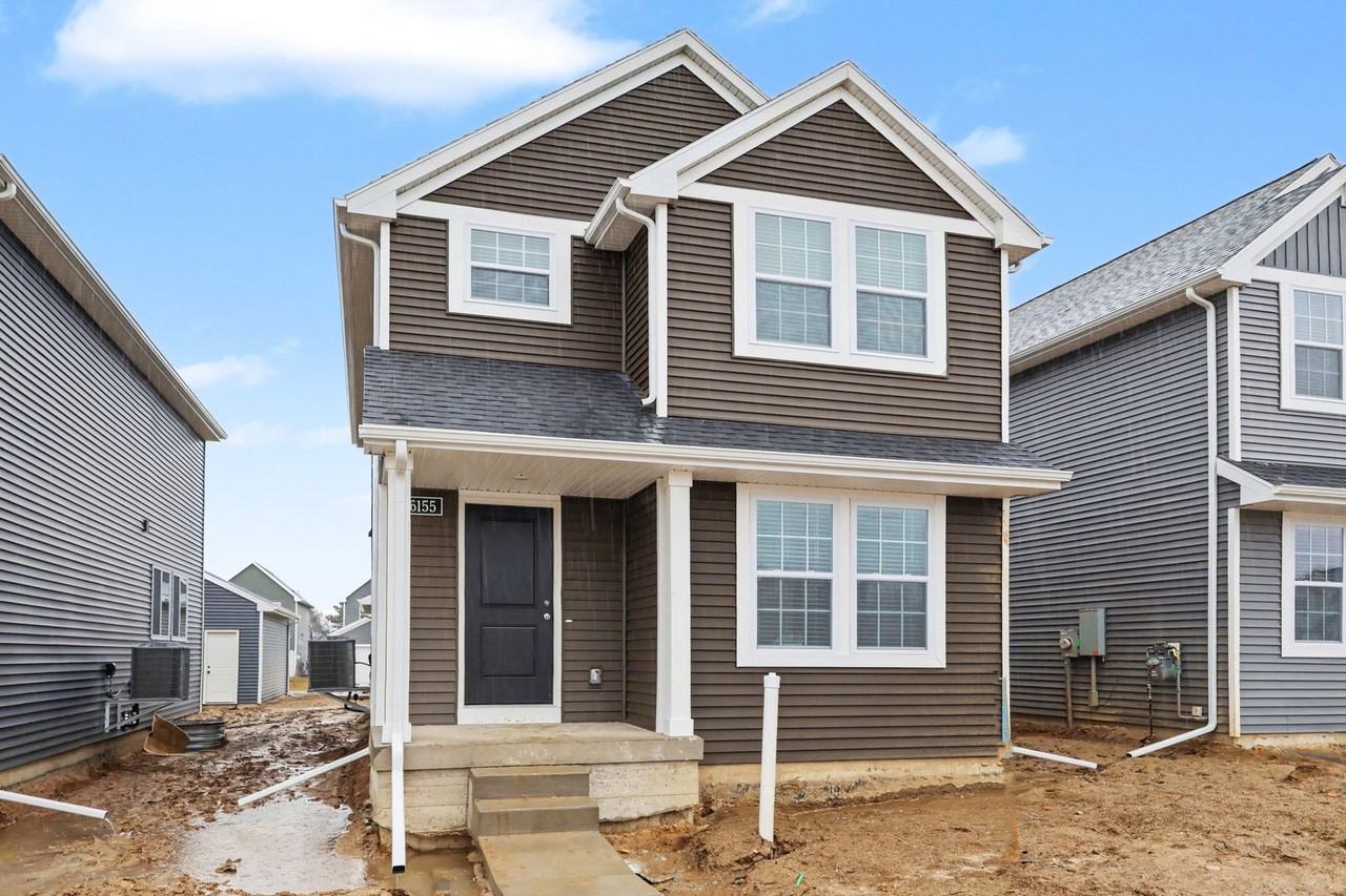1657 Elm Tree St - Photo 2 of 24