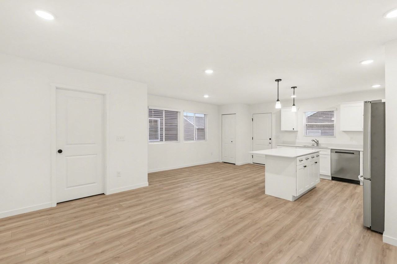1657 Elm Tree St - Photo 5 of 24