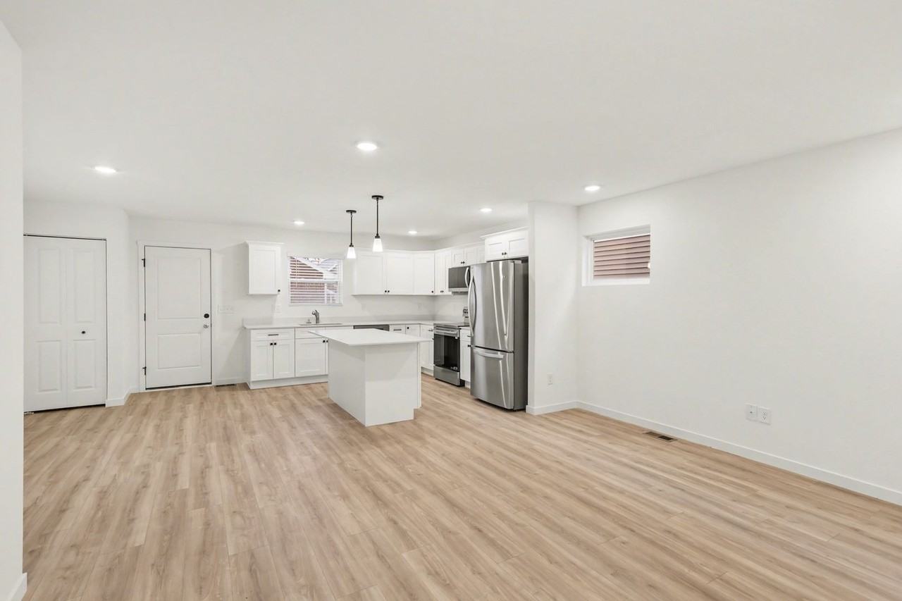 1657 Elm Tree St - Photo 6 of 24