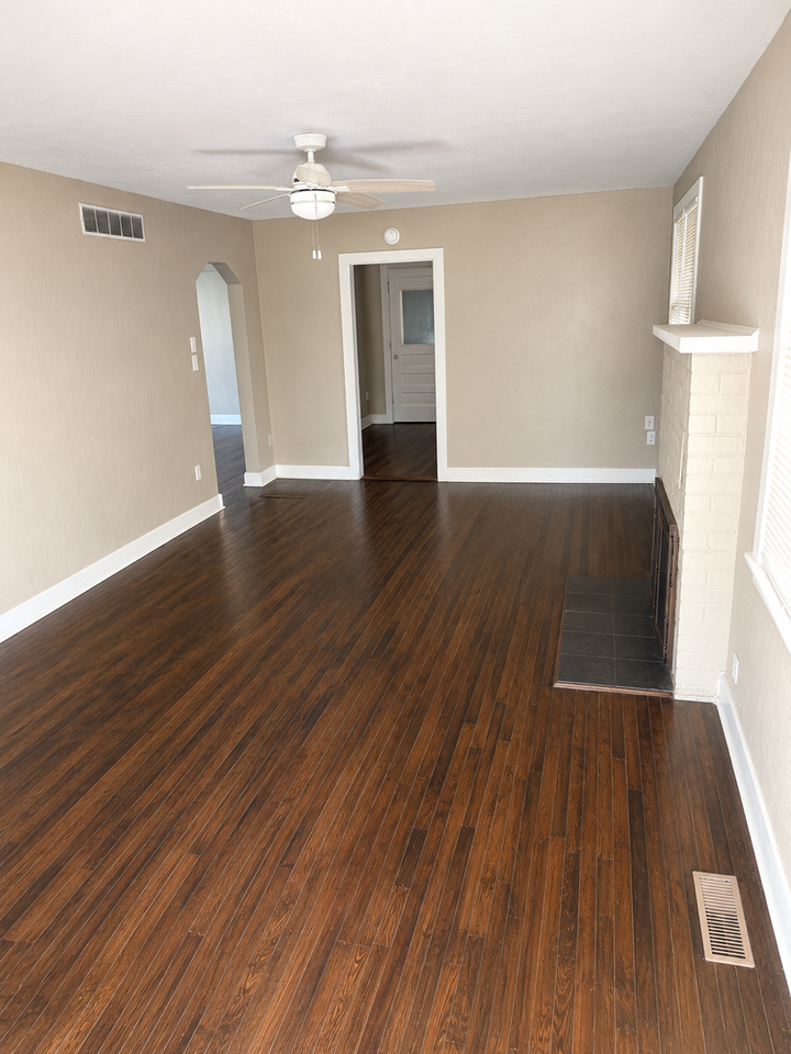 1120 N Cedar St - Photo 2 of 4
