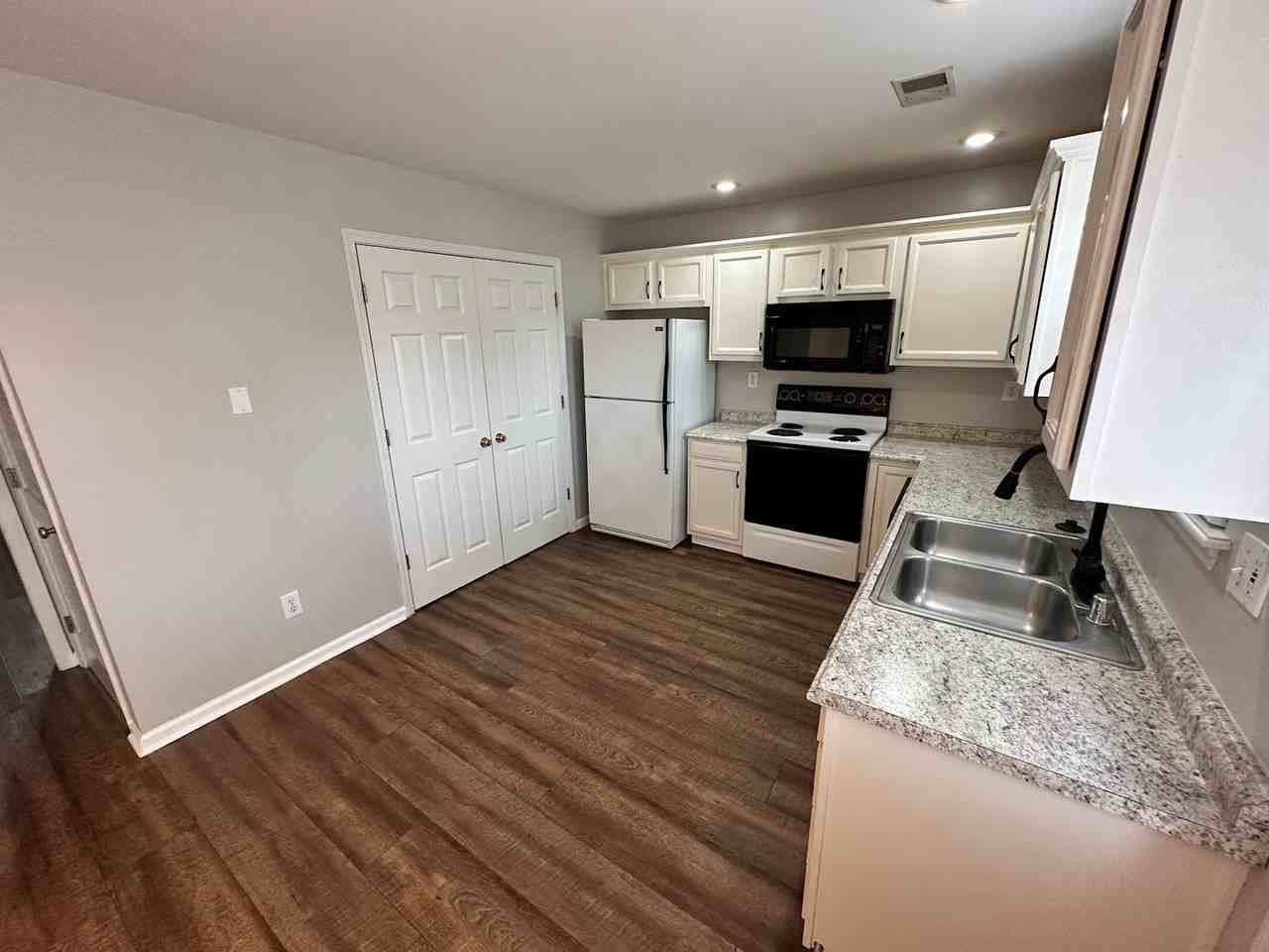 3049 Mapleleaf Park - Photo 5 of 19