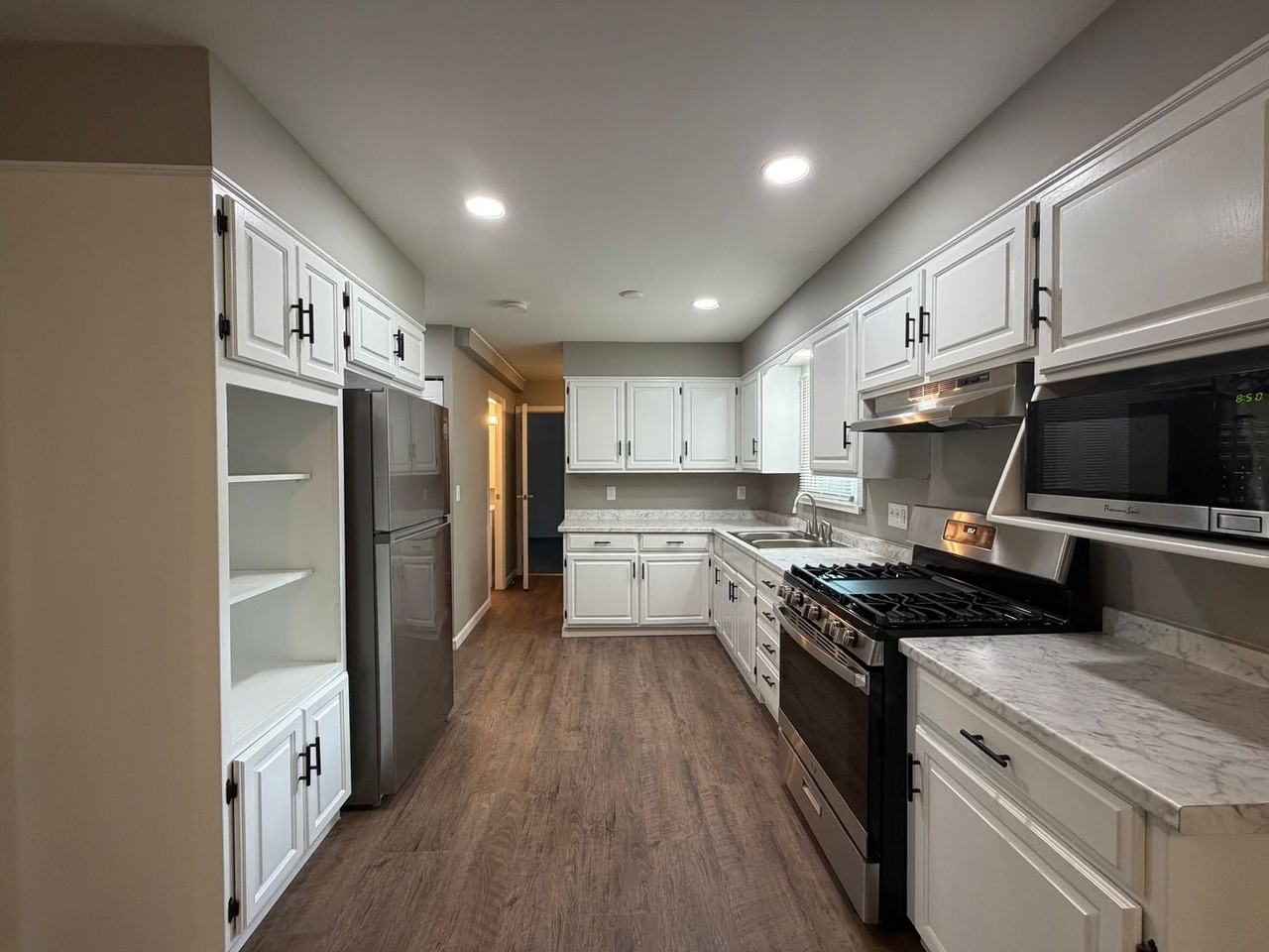 1518 Eastview Ave - Photo 2 of 25