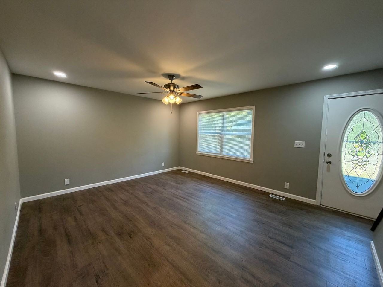 1518 Eastview Ave - Photo 5 of 25