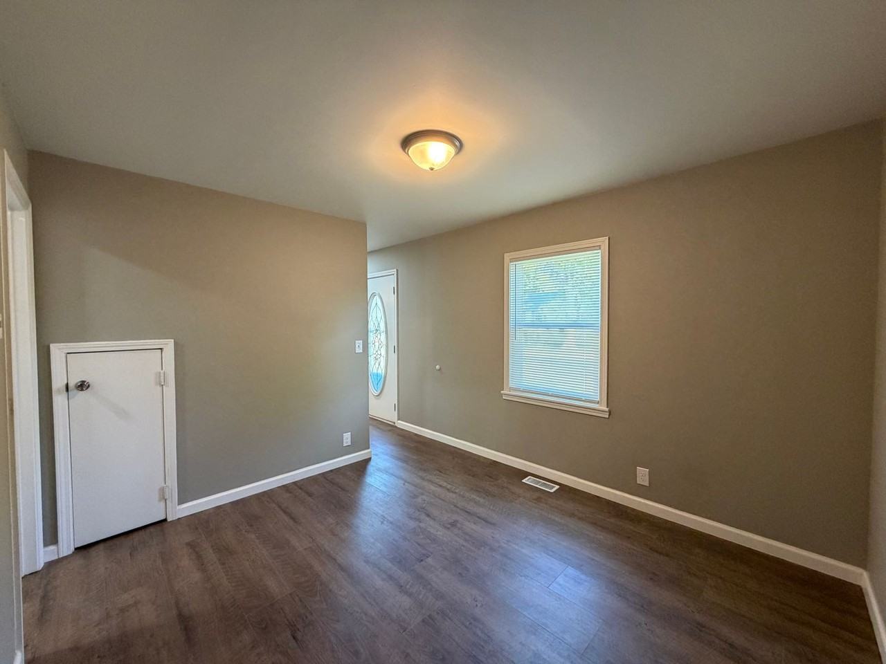 1518 Eastview Ave - Photo 7 of 25