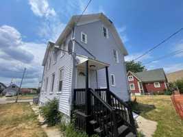 featured image of 2428 N 6th St