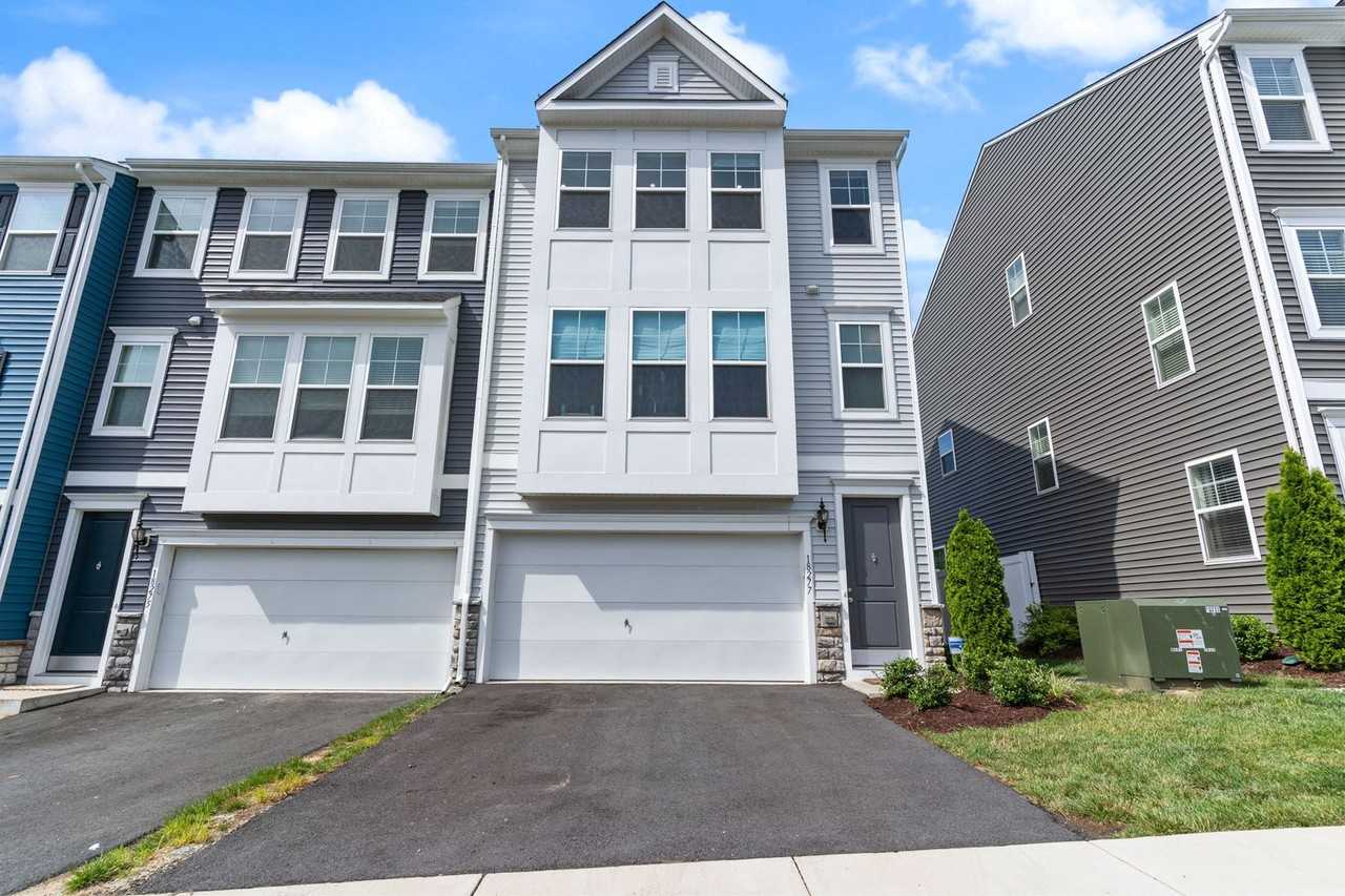 18277 Summit Pointe Dr - Photo 2 of 35