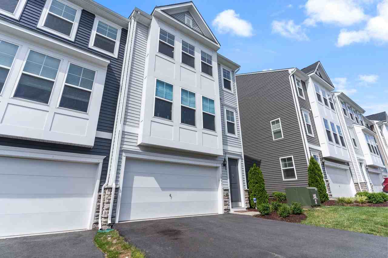 18277 Summit Pointe Dr - Photo 4 of 35