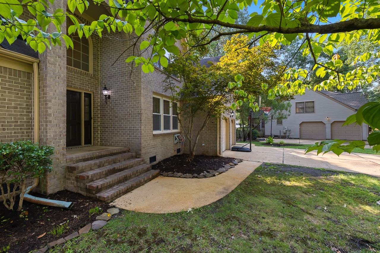 501 Asbury Ct - Photo 4 of 46