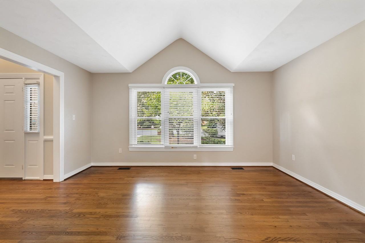 501 Asbury Ct - Photo 7 of 46