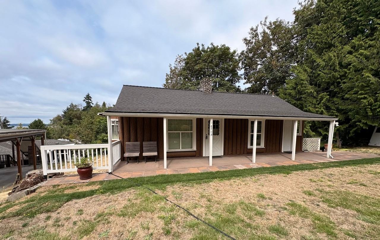 6703 47th Pl Sw - Photo 3 of 25