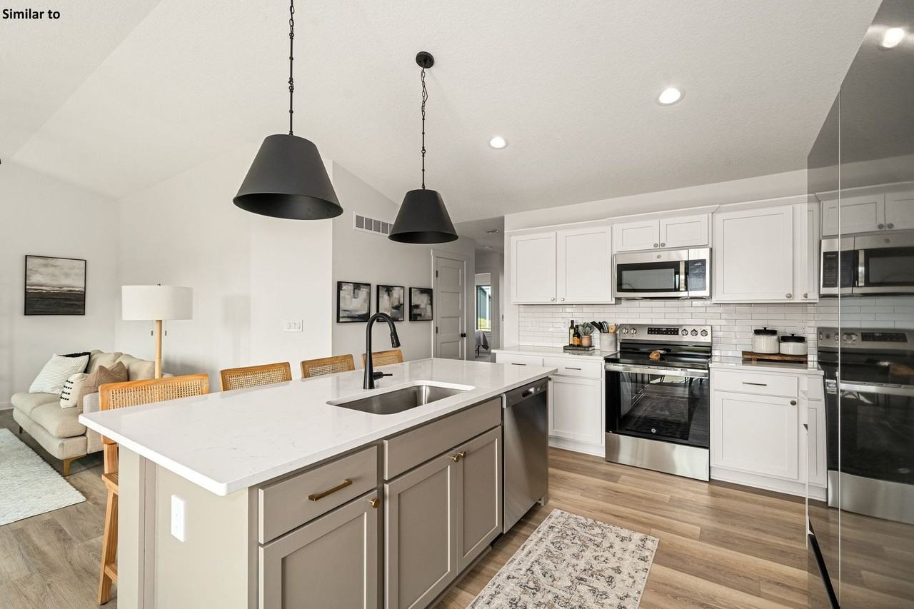 5633 163rd St - Photo 3 of 19