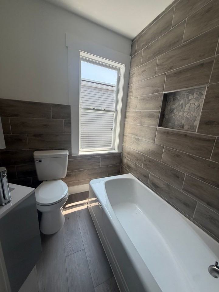 676 Columbia Ave - Photo 3 of 9