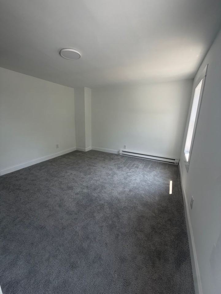 676 Columbia Ave - Photo 4 of 9