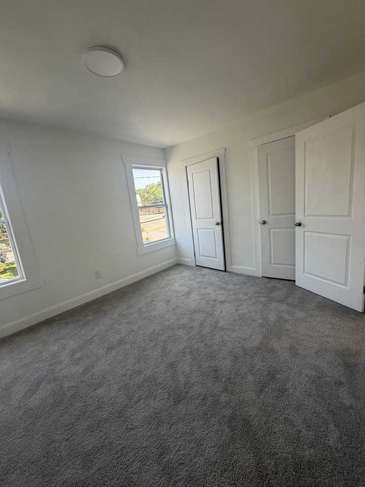 676 Columbia Ave - Photo 5 of 9