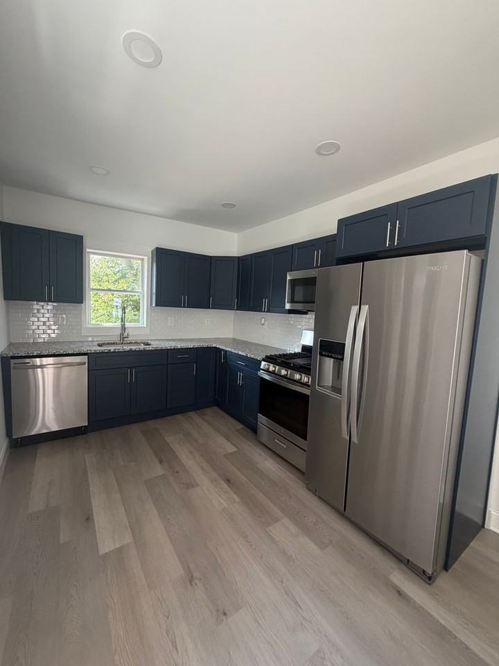 676 Columbia Ave - Photo 7 of 9