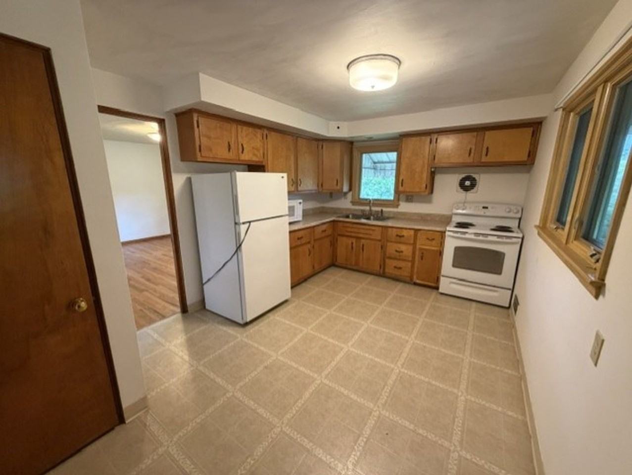 123 Hidden Valley Rd Apt B - Photo 5 of 44