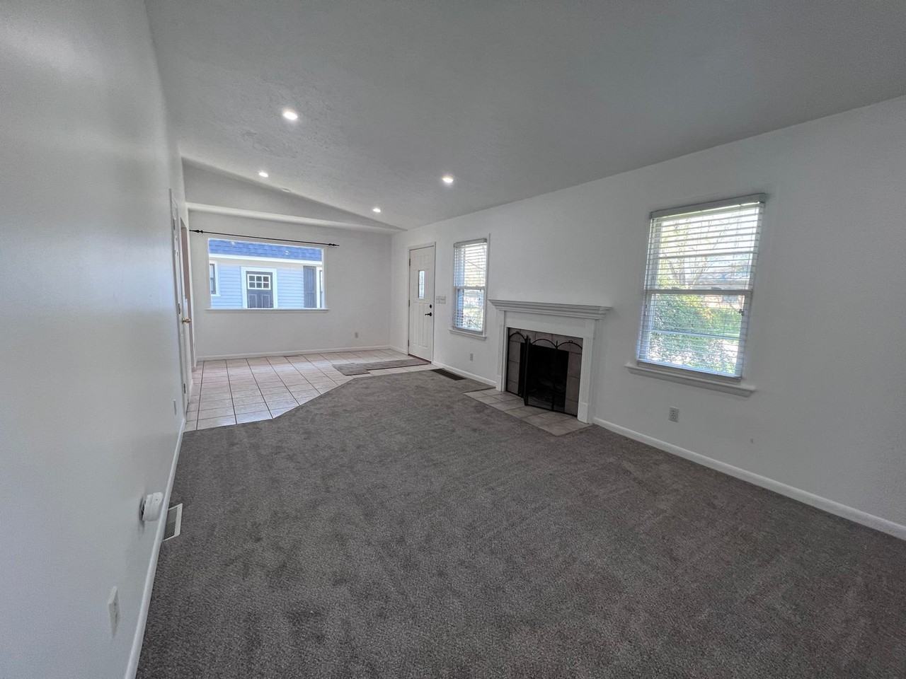 1008 Breton Rd Se - Photo 4 of 24