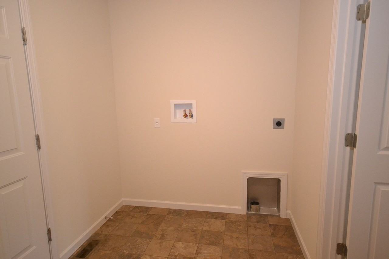 1743 Eastern Rd - Photo 5 of 9