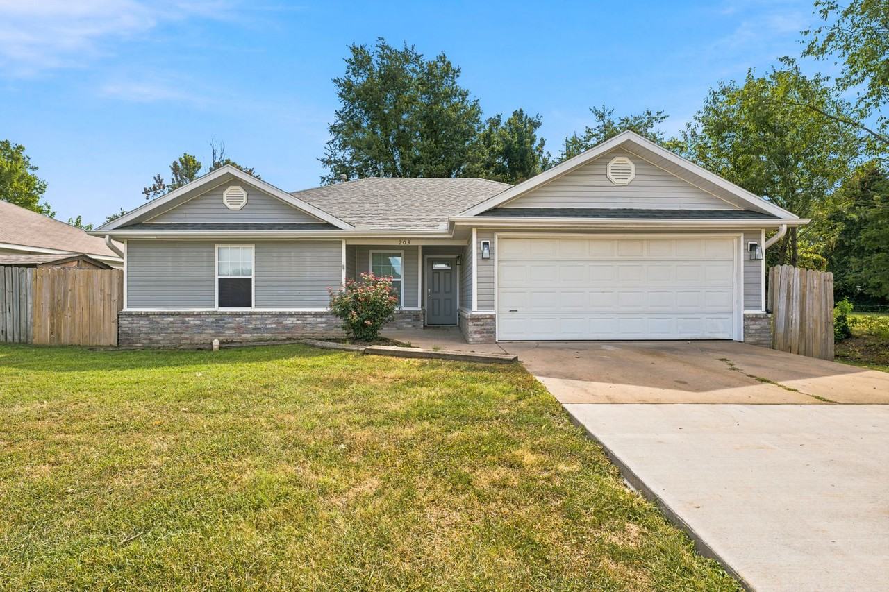 203 Greene Acres St