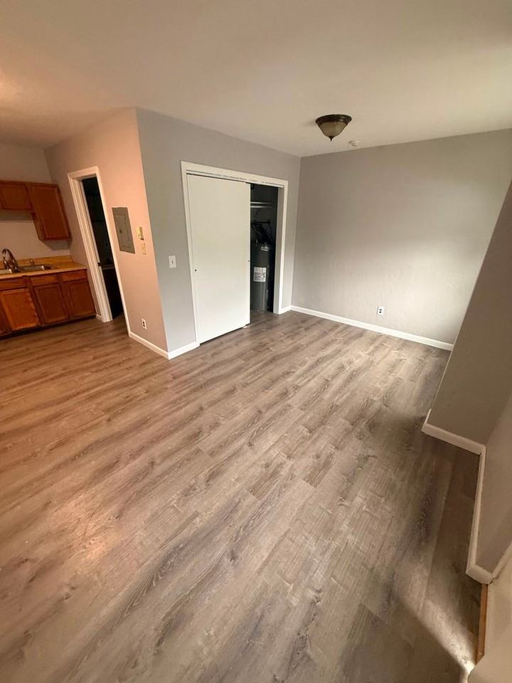 818 Main St - Photo 2 of 4
