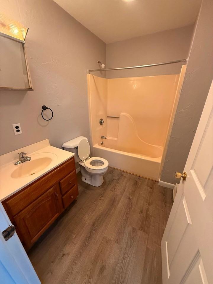 818 Main St - Photo 4 of 4