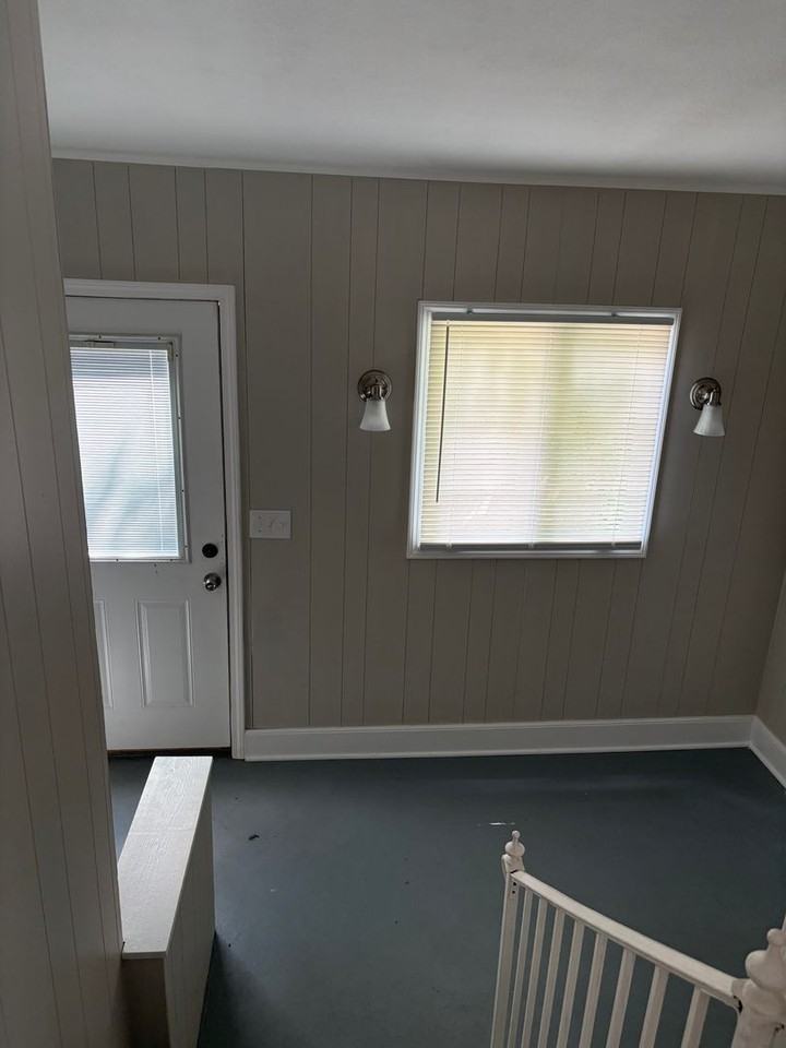128 N Seffner Ave - Photo 7 of 20