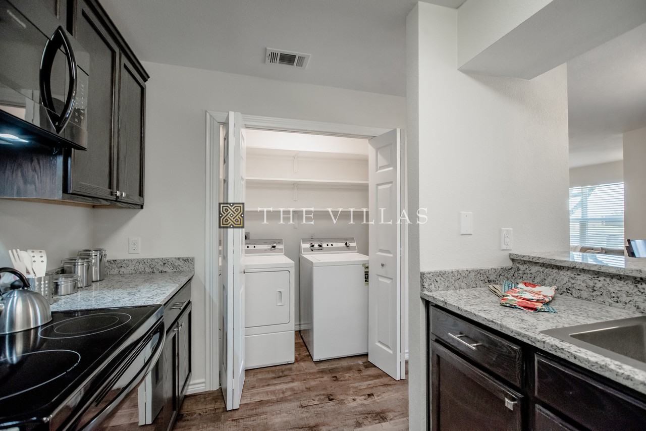 113 Costa Del Oro St - Photo 6 of 14
